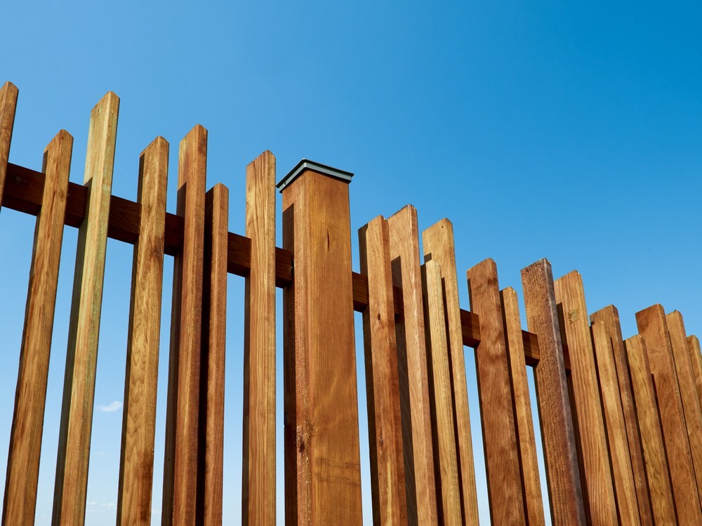 Lames module de clôture bois Tempo en Pin classe 4 DURAPIN marque PIVETEAUBOIS avec poteau de clôture